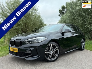 BMW 118i Executive Edition Automaat | M-Sport | Apple CarPlay/Android Auto | 18" Velgen | Stoelverwarming | Navi | Clima |