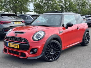 Mini Mini 3-deurs JCW Pakket / Panoramadak / Sportstoelen / Stoelvewarming / LED / Cruise / Alu wielen 19 inch
