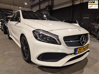 Mercedes-Benz A-klasse 180 Prestige - AMG Pakket - Panoramadak - Xenon - LED - PDC