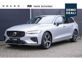 Volvo V60 T6 Plug-in hybrid AWD Ultra Dark | Trekhaak Semi Elektrisch | 360º camera | Harman Kardon audio | Panoramadak | Head Up Display | Stoel- en stuurverwarming | 20-Inch Velgen | Donkere ramen achter |