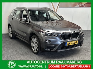 BMW X1 sDRIVE 20i CENTENNIAL HIGH EXECUTIVE AUTOMAAT 192 PK ! LEDER NAVIGATIE HEAD-UP DISPLAY STOELVERWARMING BLUETOOTH TELEFOON MEDIA VOORBEREIDING PDC ZEER MOOI !! Brgl
