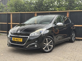 Peugeot 208 1.2 PT Allure|DEALERONDERH.|CAMERA|CRUISE|NAVI|DAB|TREKHAAK|HALFLEDER|NAP|DEALERONDERHOUDEN|BT
