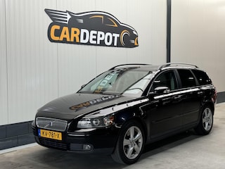 Volvo V50 2.4 D5 Summum Distributieriem Pas vervangen Multiriem Pas vervangen Aircopomp Pas vervangen Radiator Pas vervangen Automaat olie Pas geflusht Nieuwe Banden Nieuwe Remschijven Grote beurt 5000 km geleden 1 Jaar APK
