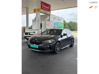 BMW 118i High Executive M Sport / Carplay / HUD / Alcantara/leder / Stoelverwarming