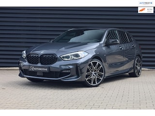 BMW 118i High Executive M Sport / Carplay / HUD / Alcantara/leder / Stoelverwarming