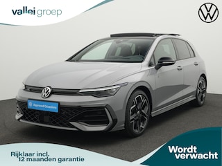 Volkswagen Golf 1.5 eTSI 150 pk DSG R-Line Edition | Panoramadak | Rondomzicht camera | IQ Light | Head-up display