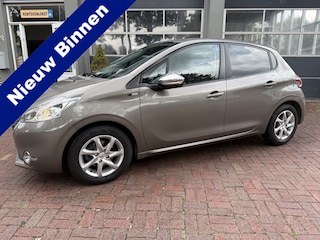 Peugeot 208 1.2 PureTech Style Navi,16Inch,Cruise,Cv,Airco 82pk 2015 Km 73.000 Goed onderhouden !!