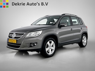 Volkswagen Tiguan 2.0 TDI Comfort&Design 4Motion / Airco / Roofrail / Leder two-tone / Cruise-ctr. / Lm velgen / Apk dec-2025