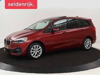 BMW 2-serie Tourer 220i 7-persoons Executive Edition | Panoramadak | Head-Up | Navigatie | Full LED | Climate control | Parkeerhulp