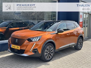 Peugeot 2008 GT Pack 136 PK Automaat | 18 inch LM Velgen | Alcantara Bekleding | Stoelverwarming | Navigatie | Safety Pack | Keyless Entry | Camera | Climate Control | LED Verlichting |