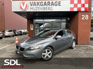 Volvo V40 1.5 T2 Momentum // CRUISE CONTROL // CLIMA // NAVI // PARKEERSENSOREN // TREKHAAK //
