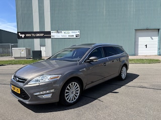 Ford Mondeo Wagon 1.6 EcoBoost Platinum 6-Bak 161 PK. Zeer mooie en goed onderhouden auto van de eerste eigenaar !!! Distributieriem en waterpomp vervangen bij 176.000 KM in oktober 2024 !!