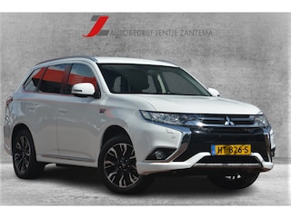 Mitsubishi Outlander 2.0 PHEV Executive Edition Nederlandse auto 156363 NAP NIEUW MODEL dealeronderhouden laatste beurt bij 140000km met oa alcantara bekleding premium audio pdc voor en achter LED trekhaak navigatie 2 kabels aanwezig.