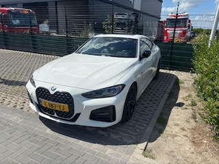BMW 4-serie Coupé 430i 259 pk High Executive M-Sportpakket / NL-Auto/ Keyless/ Head-Up/ Laser/ Schuifdak/ Harman&Kardon/ Apple-Carplay/ Park.Sens/ 19'' LMV