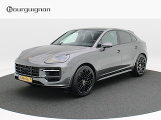 Porsche Cayenne 3.0 E-Hybrid | Full LED | Trekhaak | Bose Audio | Panorama Dak | 360˚ Camera | Carplay | 18 Ledig Elektrische Stoelen | Parkeersensoren | Adaptive Cruise | Stoel Verwarming en Ventilatie | Navigatiesysteem | 22 Inch | 23.710 Km!!