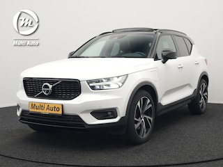 Volvo XC40 T5 Recharge R-Design Plug In Hybrid 262pk Dealer O.H PHEV | Panodak | Trekhaak Af Fabriek | 360 Camera | Adaptive Cruise | Harman Kardon | Lederen Sportstoelen Memory & Vewarmd | Blis | Apple Carplay | Pilot Assist | Navigatie | Virtual | DAB |