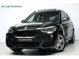 BMW X1 xDrive20i M Sport M Pakket Automaat 192 PK | Pano-dak | CarPlay | HUD| Leder + Verwarmd | Cruise | Camera | Led | Pdc |