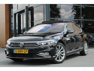 Volkswagen Passat 1.5TSI Automaat R-Line | ACC | Pano | Trekhaak