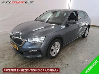 Skoda Scala 1.5 TSI Sport Business Klapbare Trekhaak | Carplay | Donkere Hemel | Camera | Full Led | Cruise | Bots waarschuwing | NL-Auto | Volledig Onderh.