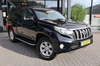 Toyota Land Cruiser 3.0 D-4D 5DRS 5DRS LEGEND A/T VAN MAG 7000 KG TREKKEN