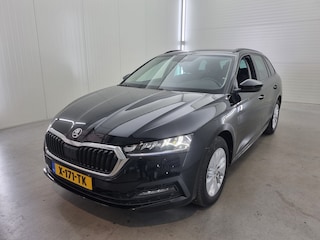 Skoda Octavia Combi 1.0 e-TSI Business Edition | Trekhaak |