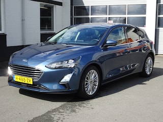 Ford Focus 1.0 EcoBoost Titanium Business Automatische airco, stoel en stuur verwarming, navigatie, parkeersensoren voor en achter, led koplampen, enz,enz.