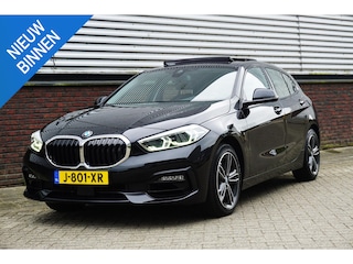 BMW 118i 140PK Automaat Sport-line/Panodak/Camera/ Parking Pack