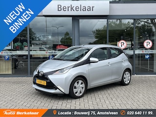 Toyota Aygo 1.0 VVT-i x-play | Achteruitrijcamera | Airco | Elektrische ramen | Bluetooth telefoon voorbereiding |