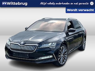 Skoda Superb Combi 1.4 TSI iV Laurin & Klement / Panoramadak / Leer / Virtual Cockpit / Trekhaak Elek. / 360 Camera / Stuur en Stoelverwarming V+A / LED Matrix / Keyless / Memory