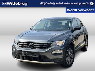 Volkswagen T-Roc 1.0 TSI 110pk Style / Navigatie / Stoelverwarming / Parkeersensoren / 17"