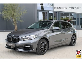 BMW 118i Executive Edition | Black Pack | Getint Glas | Sport Line | CarPlay | Ambienteverl. |