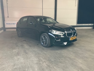 BMW 118i Introduction Edition | Achteruitrijcamera | Electronic climate controle | Navigatiesysteem full map