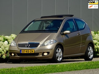 Mercedes-Benz A-klasse 200 Avantgarde AUT // Pano-Dak / Xenon / Leer /