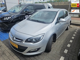 Opel Astra 1.4 Turbo Design Edition navi