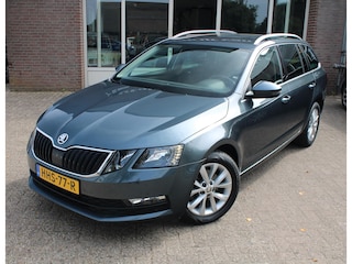 Skoda Octavia Combi 1.0 TSI Carplay, Navi, Stoelverwarming, LED, Cruise control, Parkeersens. V en A, Leder, Airco, 16" LMV