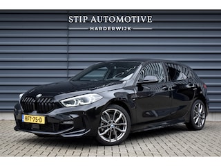 BMW 118i High Executive M Sport | M Sportstoelen | 18'' Velgen | Stoel + Stuurverwarming | Sfeerverlichting |