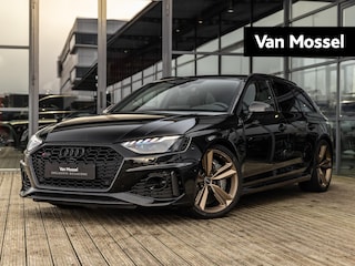 Audi A4 Avant 2.9 TFSI RS 4 quattro | AUDI EXCLUSIVE CARBON EXTERIEUR | CARBON INTERIEUR | KERAMISCHE REMMEN | DYNAMIC | 20 INCH BRONS MAT | STOELMASSAGE | CITY PAKKET | TOUR PAKKET | AUDI EXCLUSIVE BRONS PAKKET | B&O | HEAD UP DISPLAY