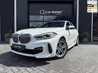 BMW 120i High Executive | M Sport | Stoelverwarming | Apple CarPlay | Parkeersensoren v/a | Lane Assist | Navigatie |