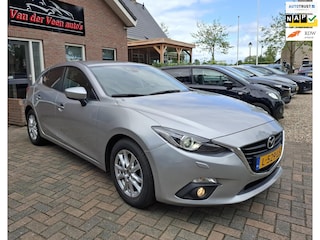 Mazda 3 1.5 TS. zeer netjes & dealer onderhouden. o.a. stoelverwarming, cruise, bluetooth, etc, etc. Prijs incl garantie.