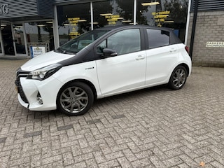Toyota Yaris 1.5 Hybrid Dynamic Bi-Tone