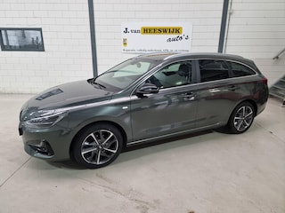 Hyundai i30 Wagon 1.5 T-GDi MHEV Premium Led verlichting | Pdc | Camera | Stoel verw + koeling | Keyless