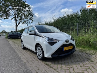 Toyota Aygo 1.0 VVT-i x-play, Camera, Apple CarPlay, Navigatie, 1e eigenaar, Dealer onderhouden, Boekjes aanwezig