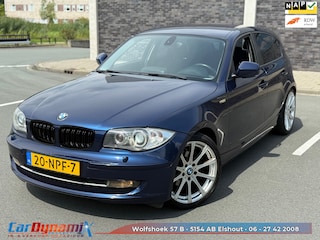 BMW 118i EffDyn. Ed. Business Line // NAVI // VIRTUAL COCKPIT // GR. SCHERM // DISTR VV // TREKHAAK // LMV // ZEER MOOI