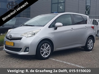 Toyota Verso-S 1.3 VVT-i Aspiration | Navigatie | Panoramadak | Camera | Lichtmetalen velgen |