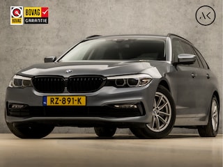 BMW 5-serie Touring 520d Executive Sportline 191Pk Automaat (APPLE CARPLAY, LEDER, SFEERVERLICHTING, GETINT GLAS, ELEK SPORTSTOELEN, STOELVERWARMING, VIRTUAL COCKPIT, NIEUWE APK, NIEUWSTAAT)