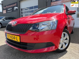 Skoda Fabia Combi 1.0 MPI Active met navigatie en bluetooth en cruise controle