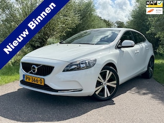 Volvo V40 2.0 D2 Kinetic / Automaat / Airco / Navigatie / Cruise Control / Afneembare Trekhaak / PDC / Dealer Onderhouden / NAP