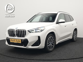 BMW X1 xDrive30e M Sport Plug In Hybrid 326pk Dealer O.H PHEV | Trekhaak Af Fabriek | Head Up | 360 Camera | Adaptive Cruise | Harman Kardon | Alcantara Sportstoelen Memory & Verwarmd | Apple Carplay | Navigatie | Sfeerverlichting |