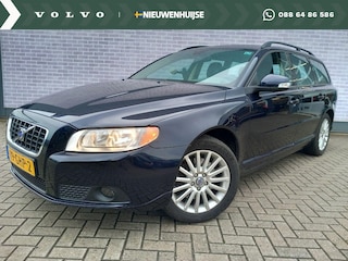 Volvo V70 2.5T Momentum | Young timer! | Stoelverwarming | Trekhaak | Leder | elektrisch bedienbare achterklep | 6 CD wisselaar |