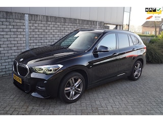 BMW X1 SDrive18i High Executive M Sport Autom Leder/Alcantara Sportst Stoelverw Navi Camera Head-Up Clima 2x PDC LMV ENZ.